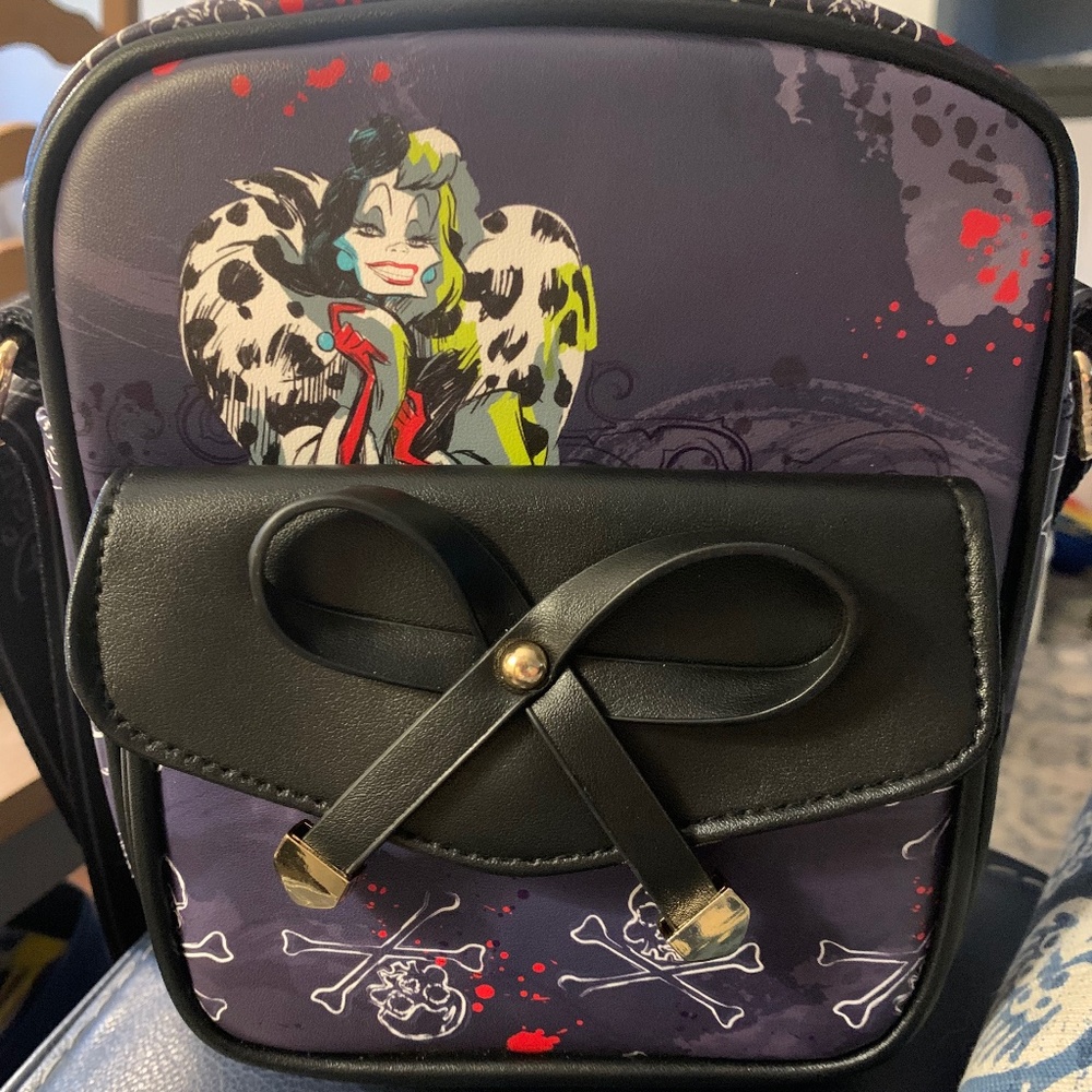 KBNL - Cruella Crossbody